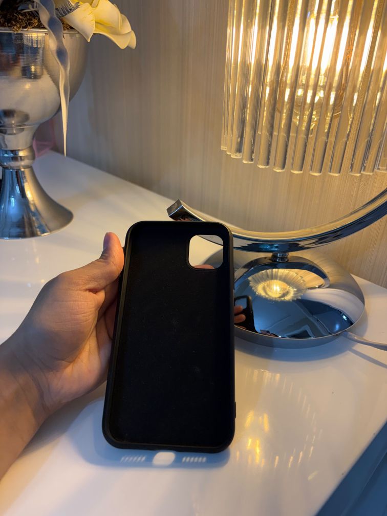 Siyah iPhone 11 Telefon Kılıfı — görsel 2/2