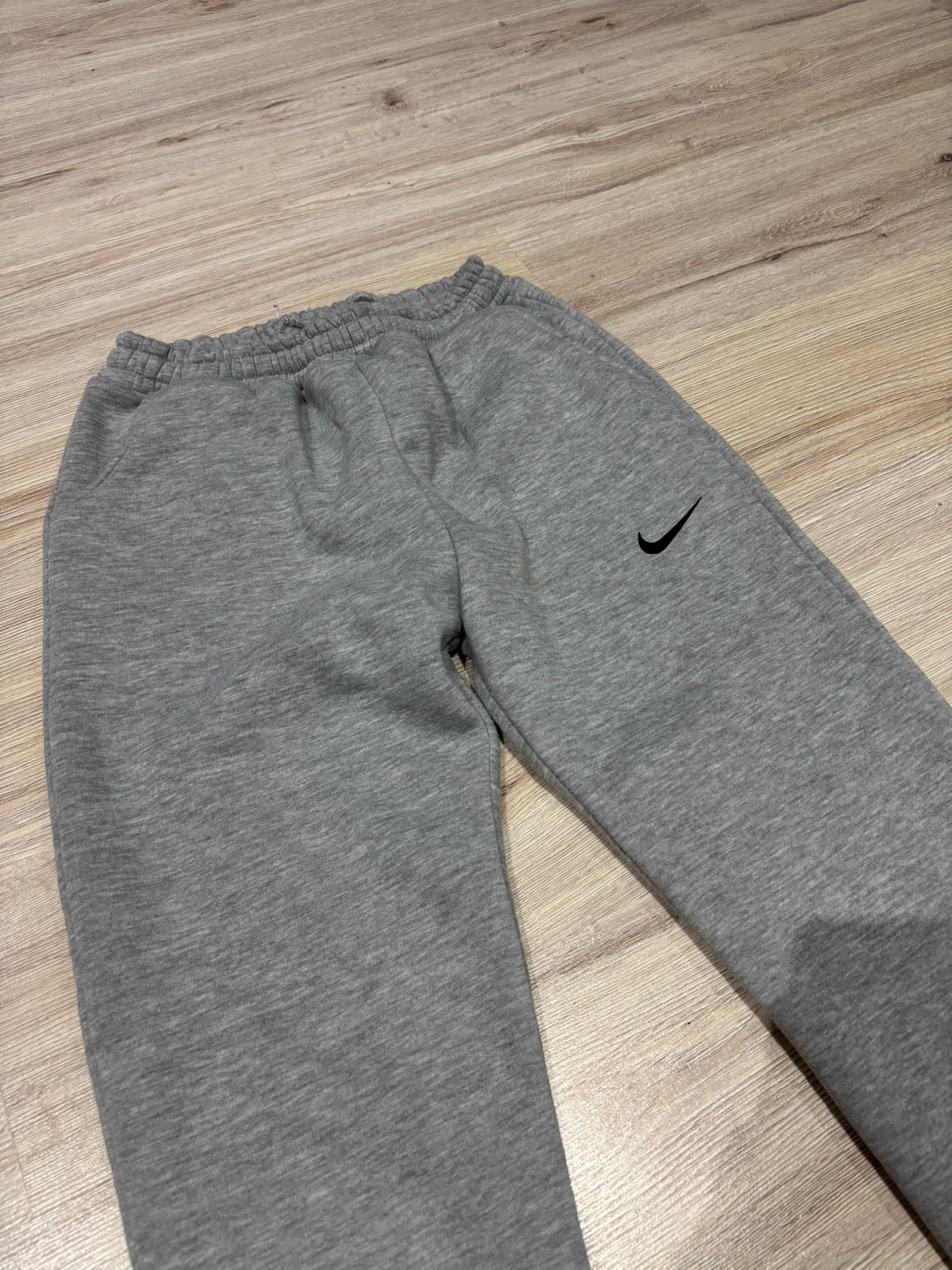 Nike Gri Eşofman Altı — görsel 2/4