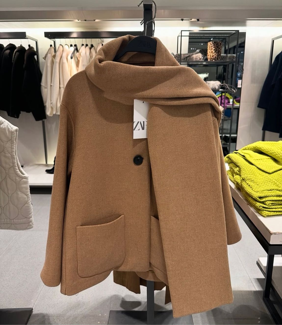 Zara Atkılı Yün Kaban — görsel 2/7