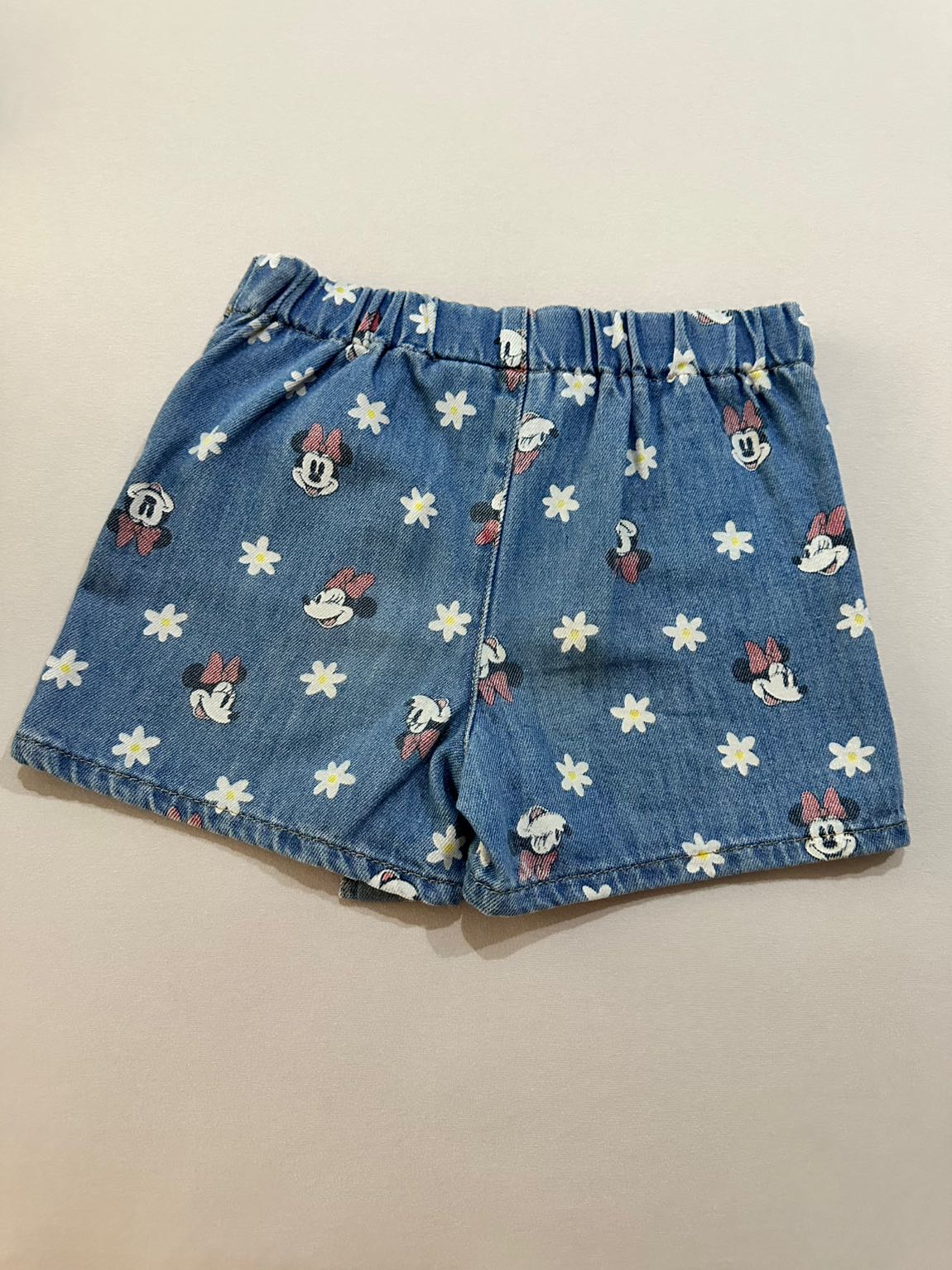 Minnie Mouse Desenli Kot Şort — görsel 2/5