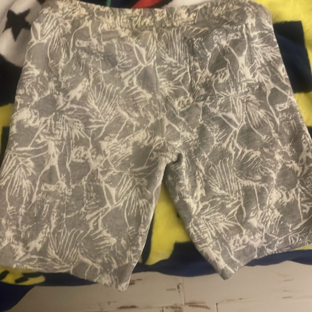 Gri Desenli Spor Şort — görsel 3/4