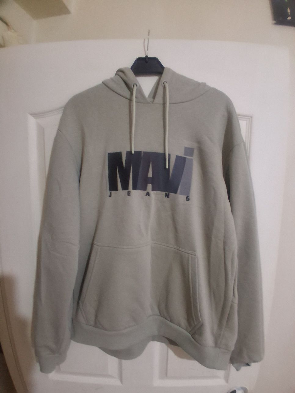 Mavi Logolu Kapüşonlu Sweatshirt — görsel 2/4
