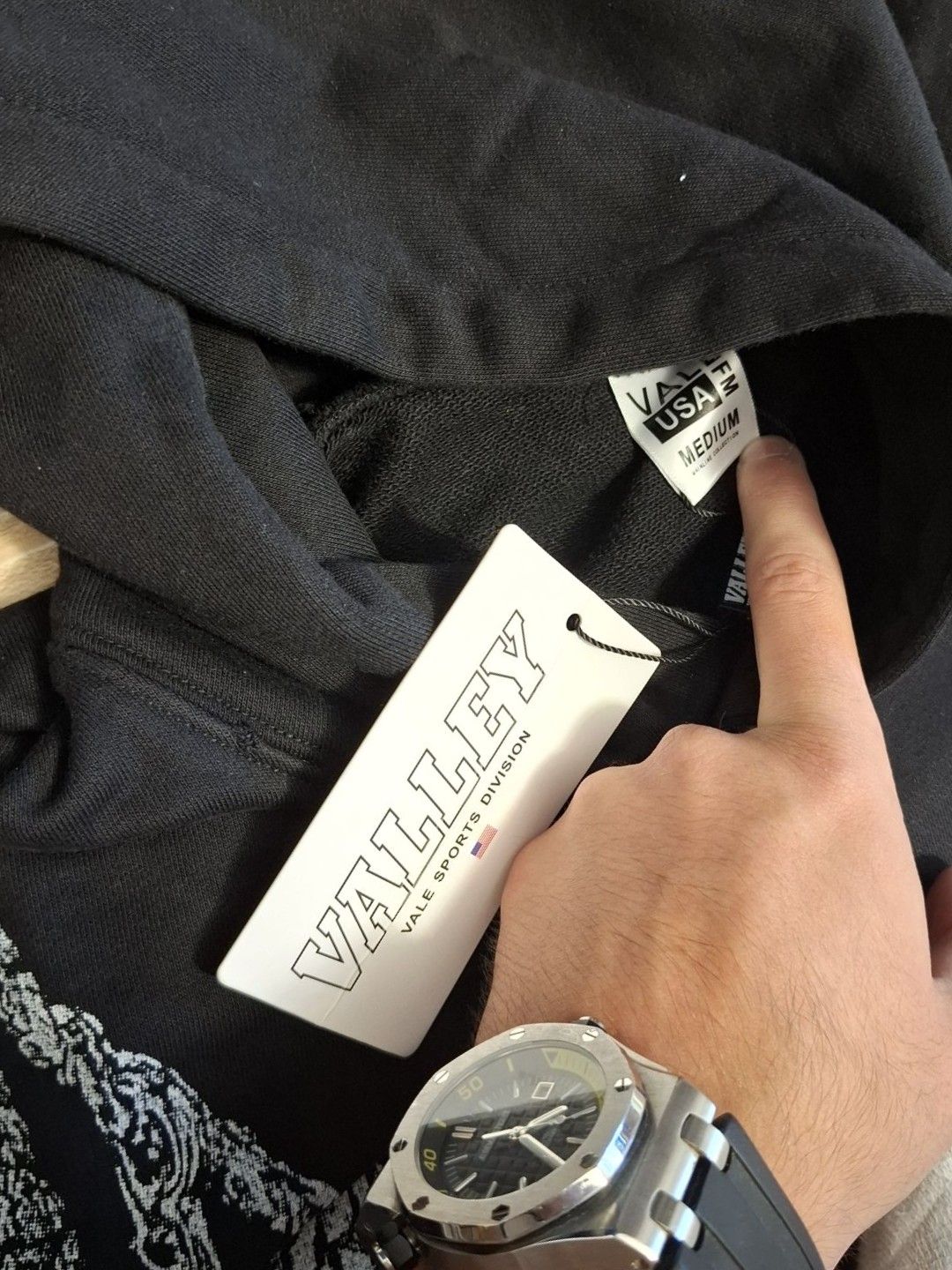 Valley Dreams Siyah Kapüşonlu Sweatshirt — görsel 6/11