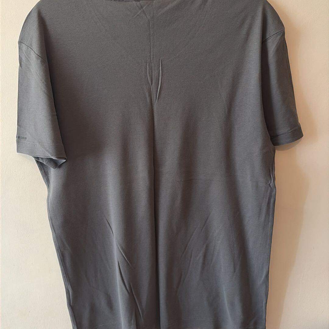 V yaka pamuklu tshirt — görsel 2/2