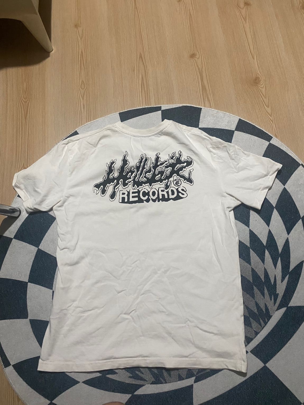 HellStar white tee — görsel 2/3