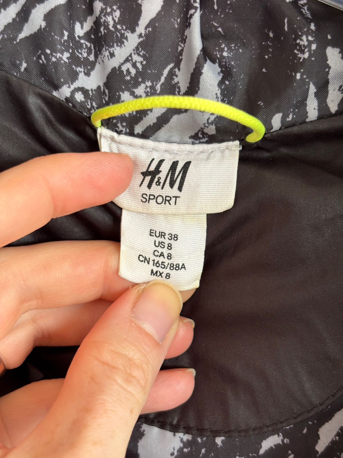 H&M Kapüşonlu Yelek — görsel 3/5