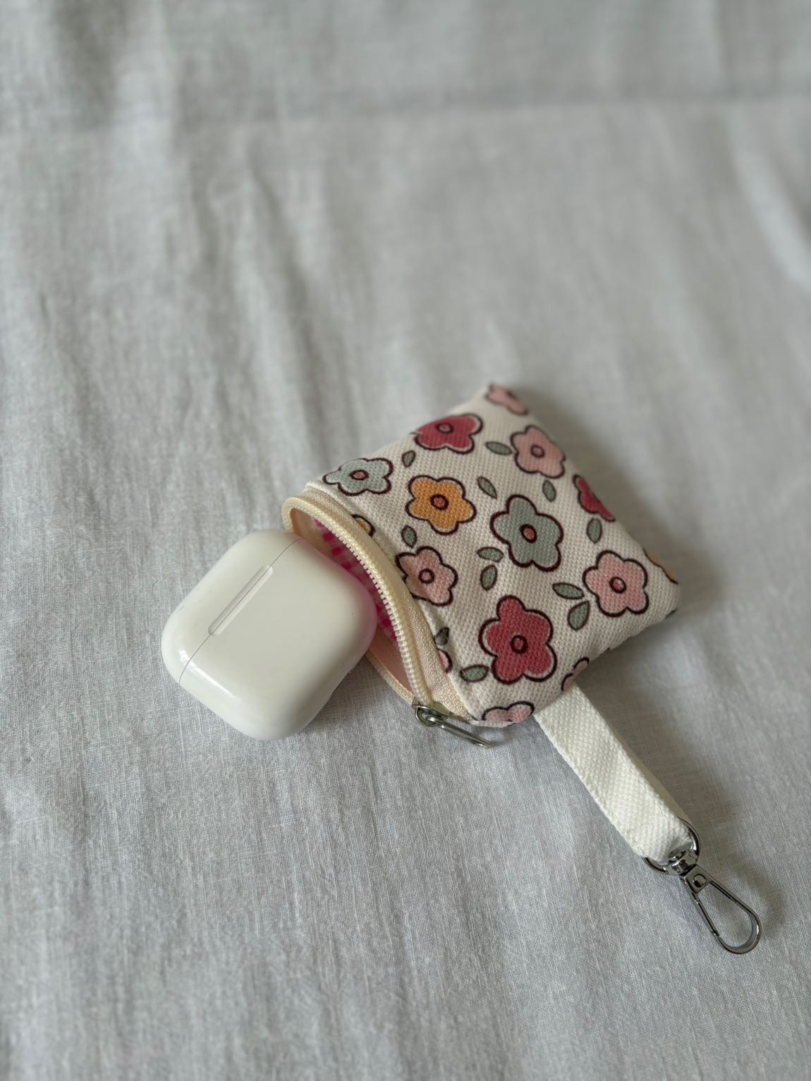 Soft çiçekler airpods kılıfı — görsel 2/3