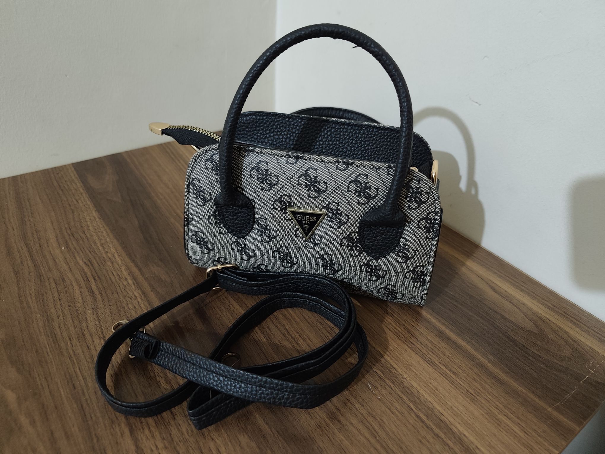 Guess Desenli El Çantası — görsel 2/3