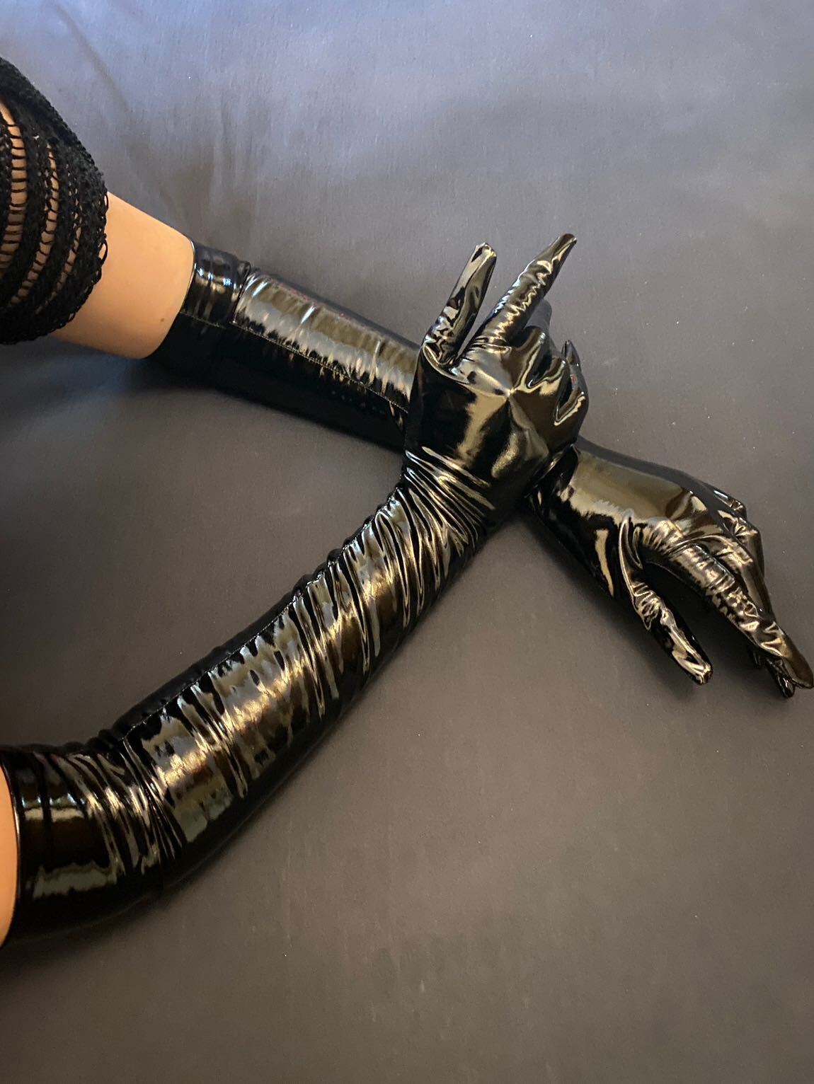 opera eldiveni — görsel 11/11