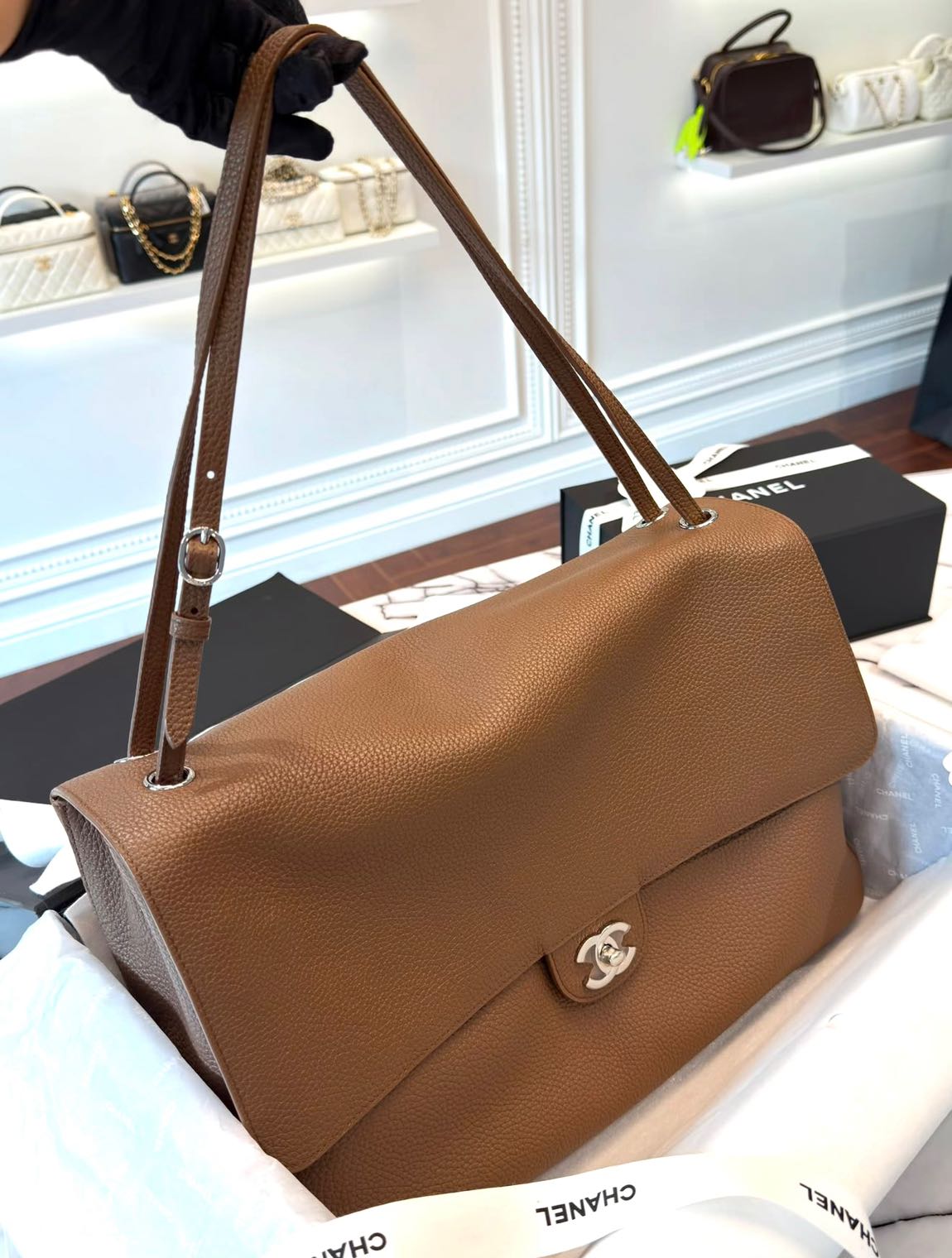 Chanel Maxi Flap Bag — görsel 2/12