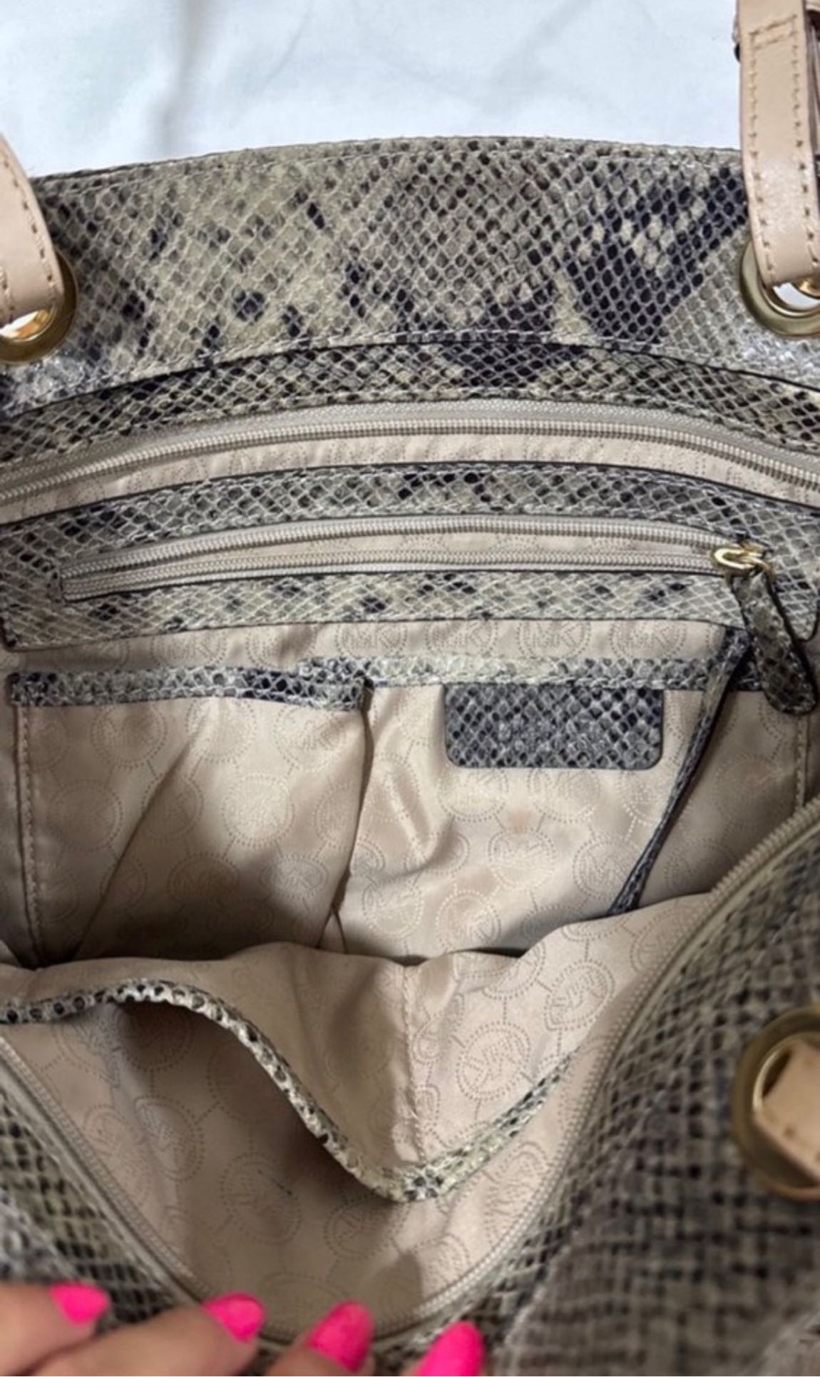 Michael Kors Exotic Desenli Omuz Çantası — görsel 4/4