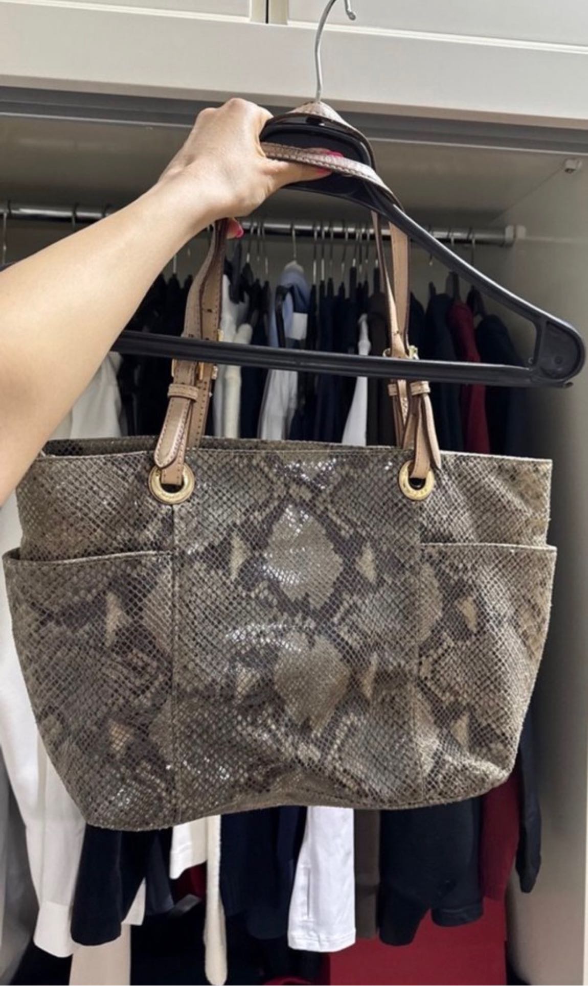Michael Kors Exotic Desenli Omuz Çantası — görsel 2/4