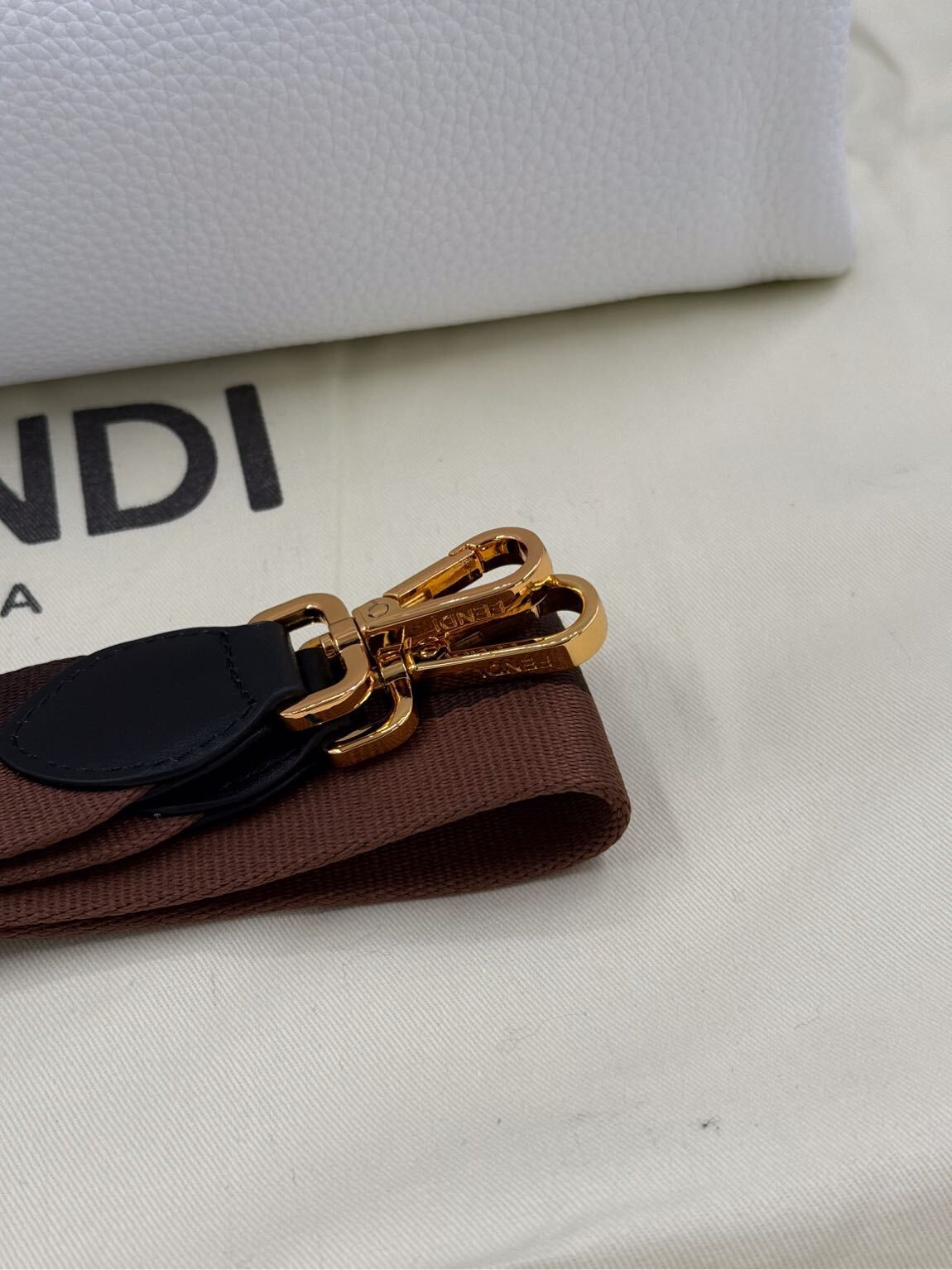 Fendi valiz — görsel 5/8