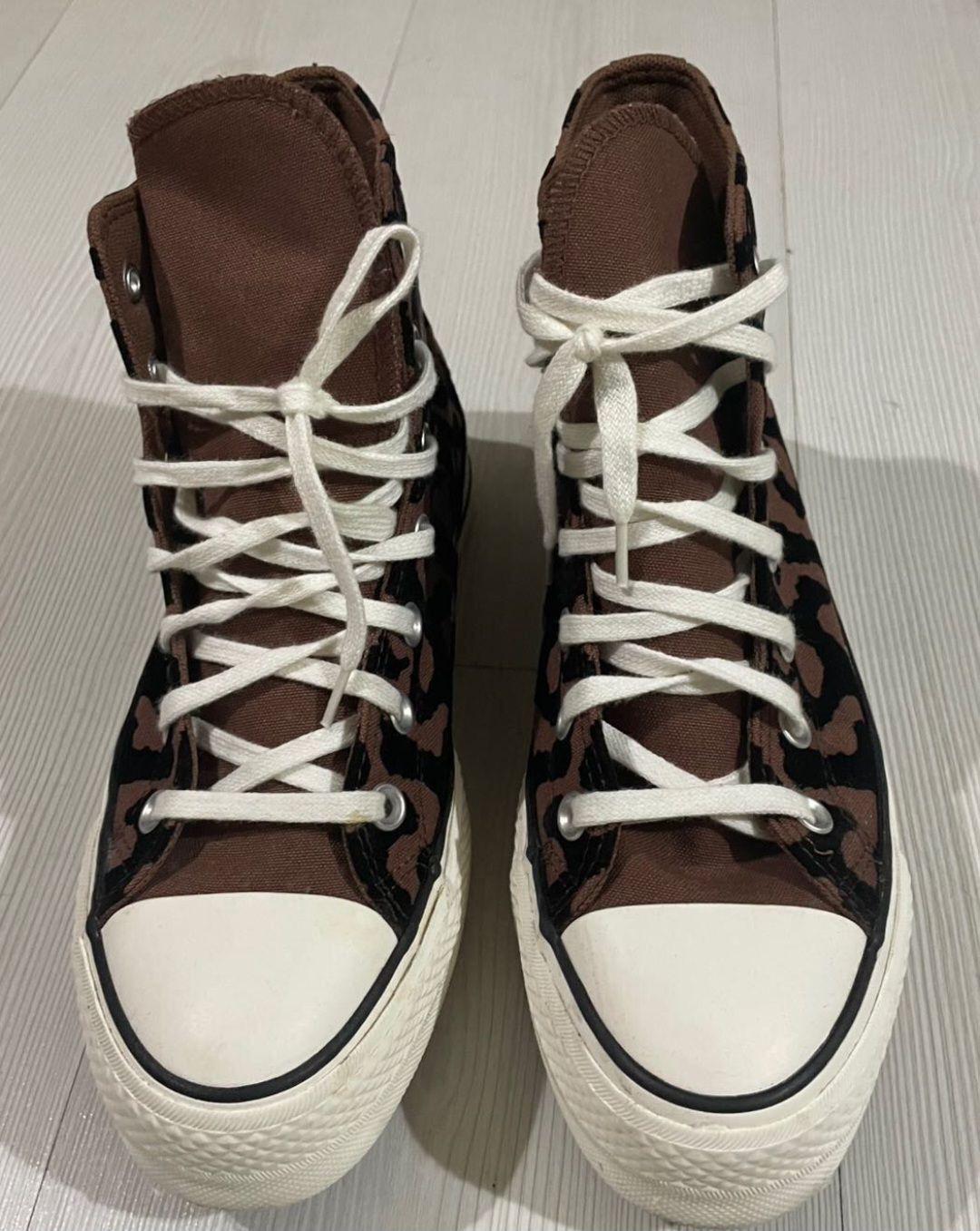 Converse Leopar Desenli Spor Ayakkabı — görsel 3/6