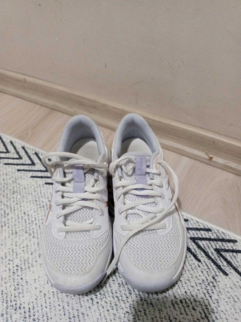 Asics Beyaz Spor Ayakkabı — görsel 2/4