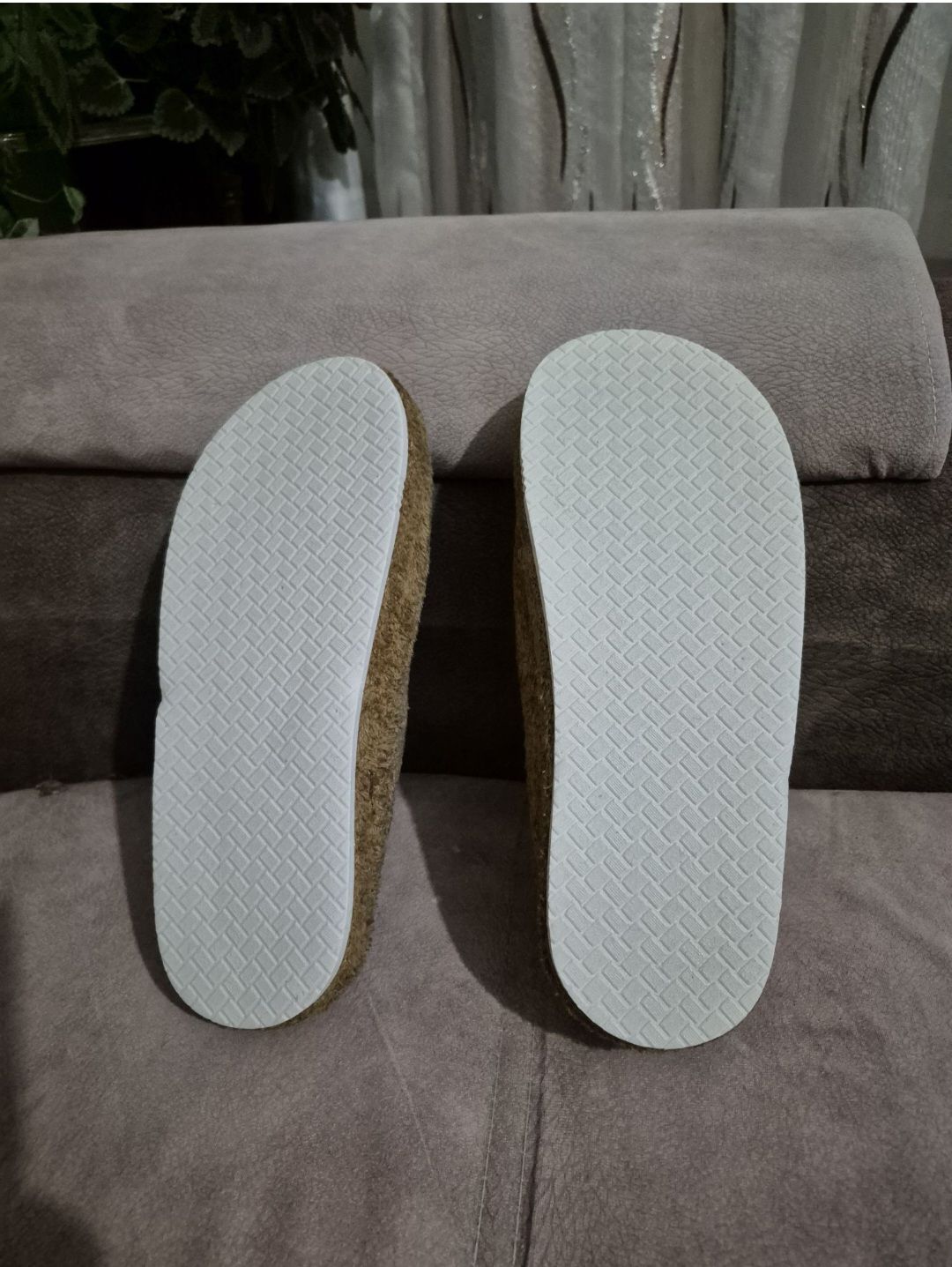 Peluş Ev Terliği — görsel 4/4