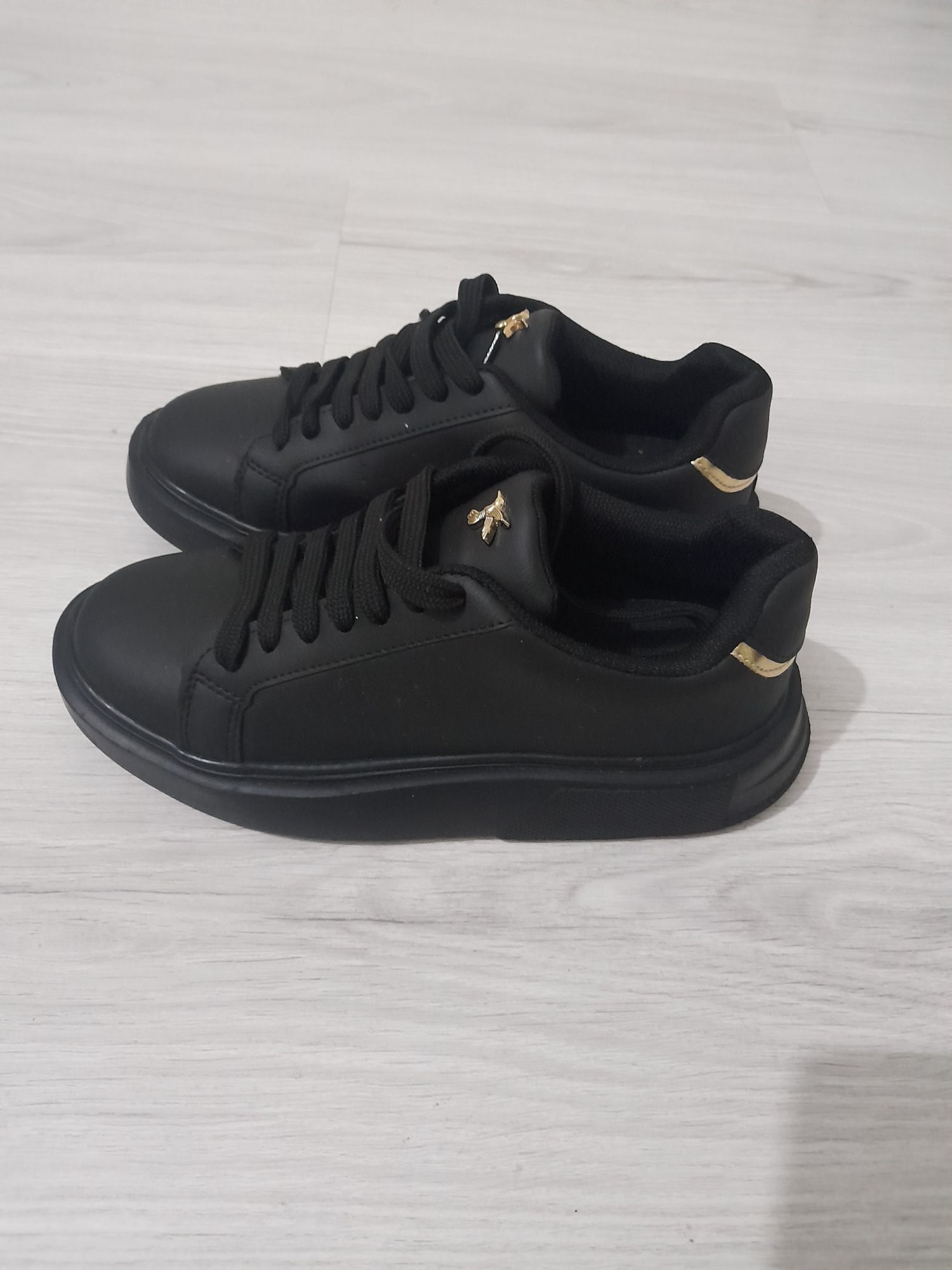 Siyah yeni Sneaker — görsel 2/5