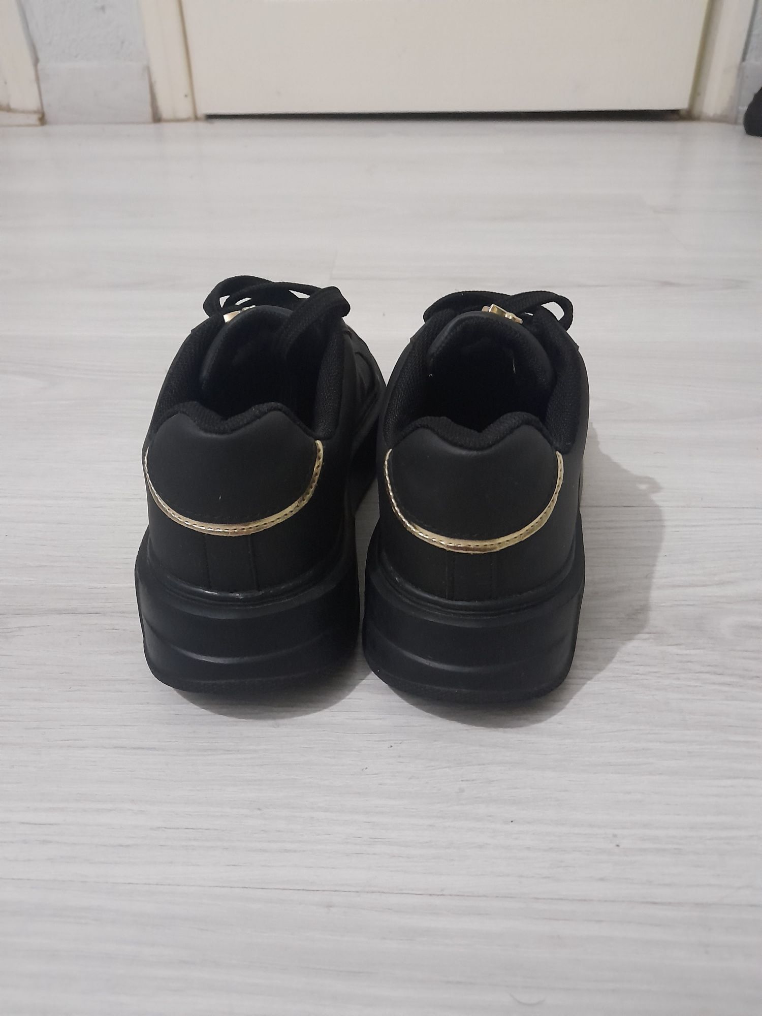Siyah yeni Sneaker — görsel 4/5