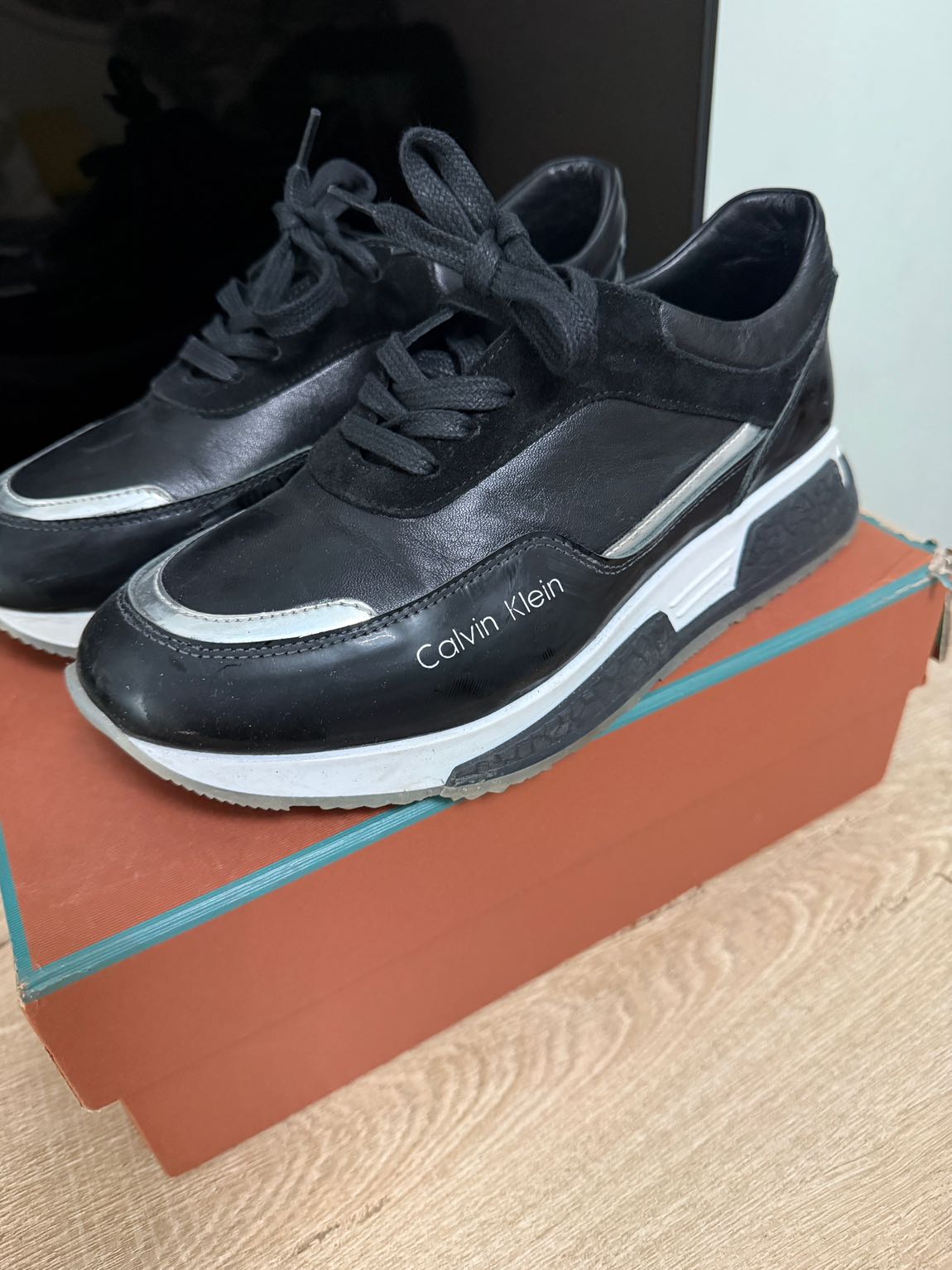 Siyah Sneaker — görsel 2/5