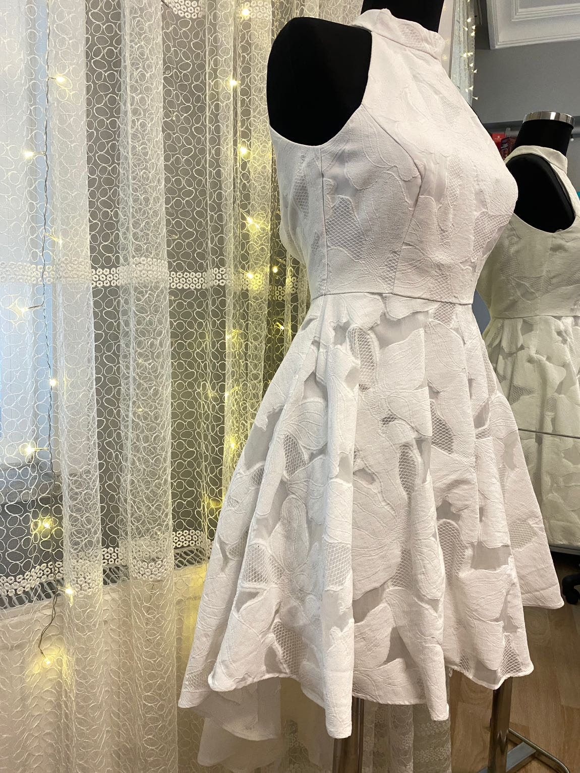 Forever New beyaz elbise — görsel 2/2