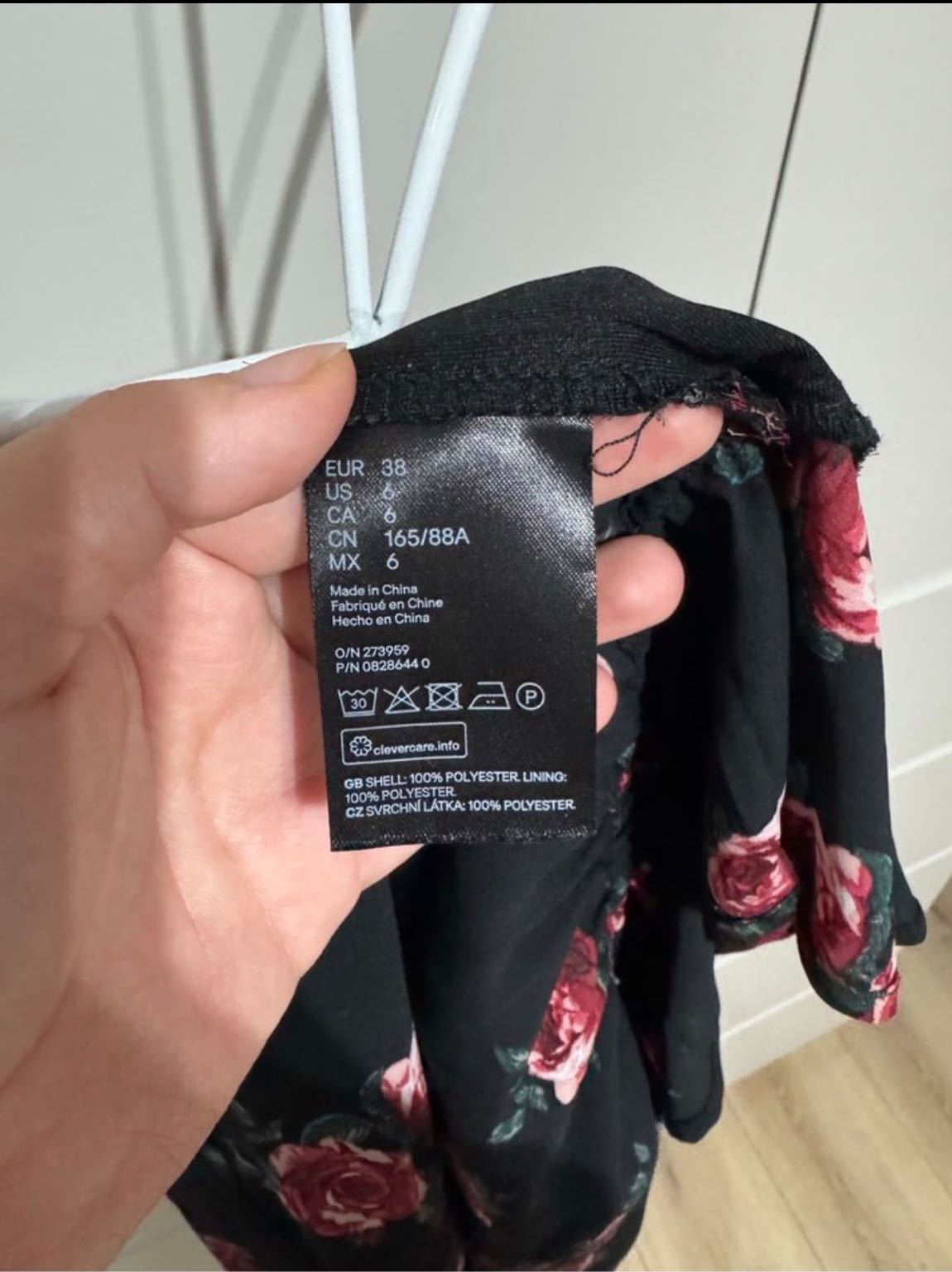 H&M Romantik Çiçekli Siyah Crop Bluz — görsel 12/12
