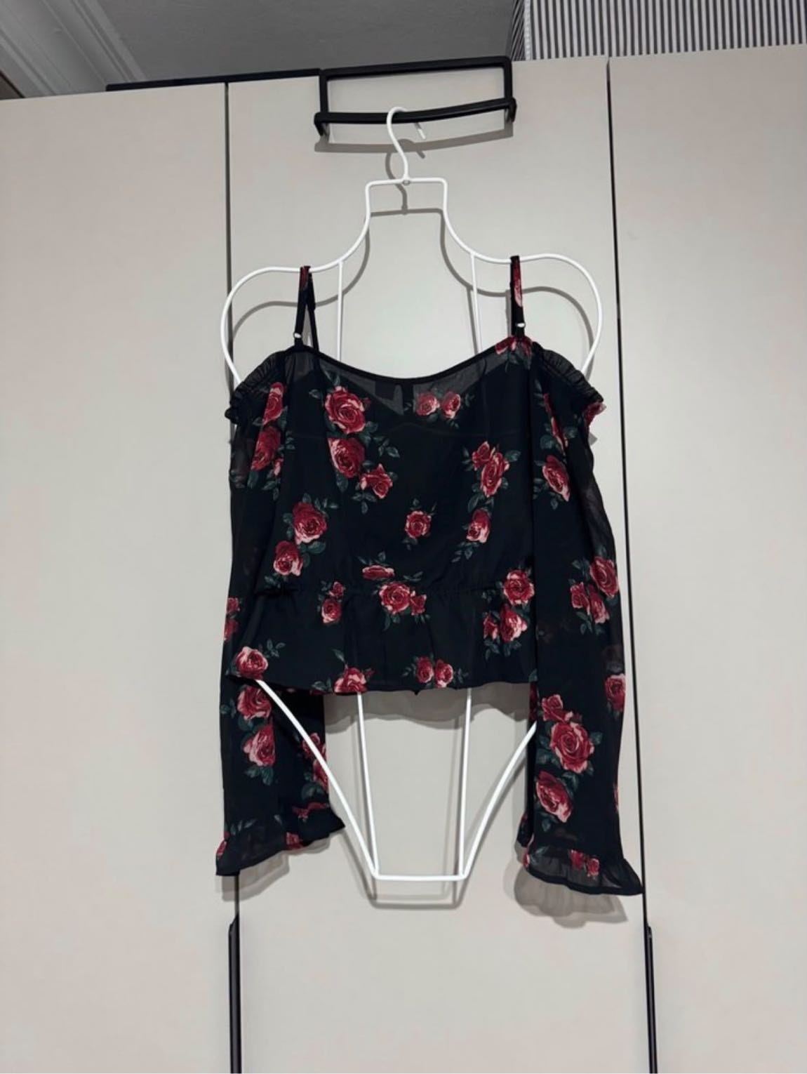H&M Romantik Çiçekli Siyah Crop Bluz — görsel 7/12