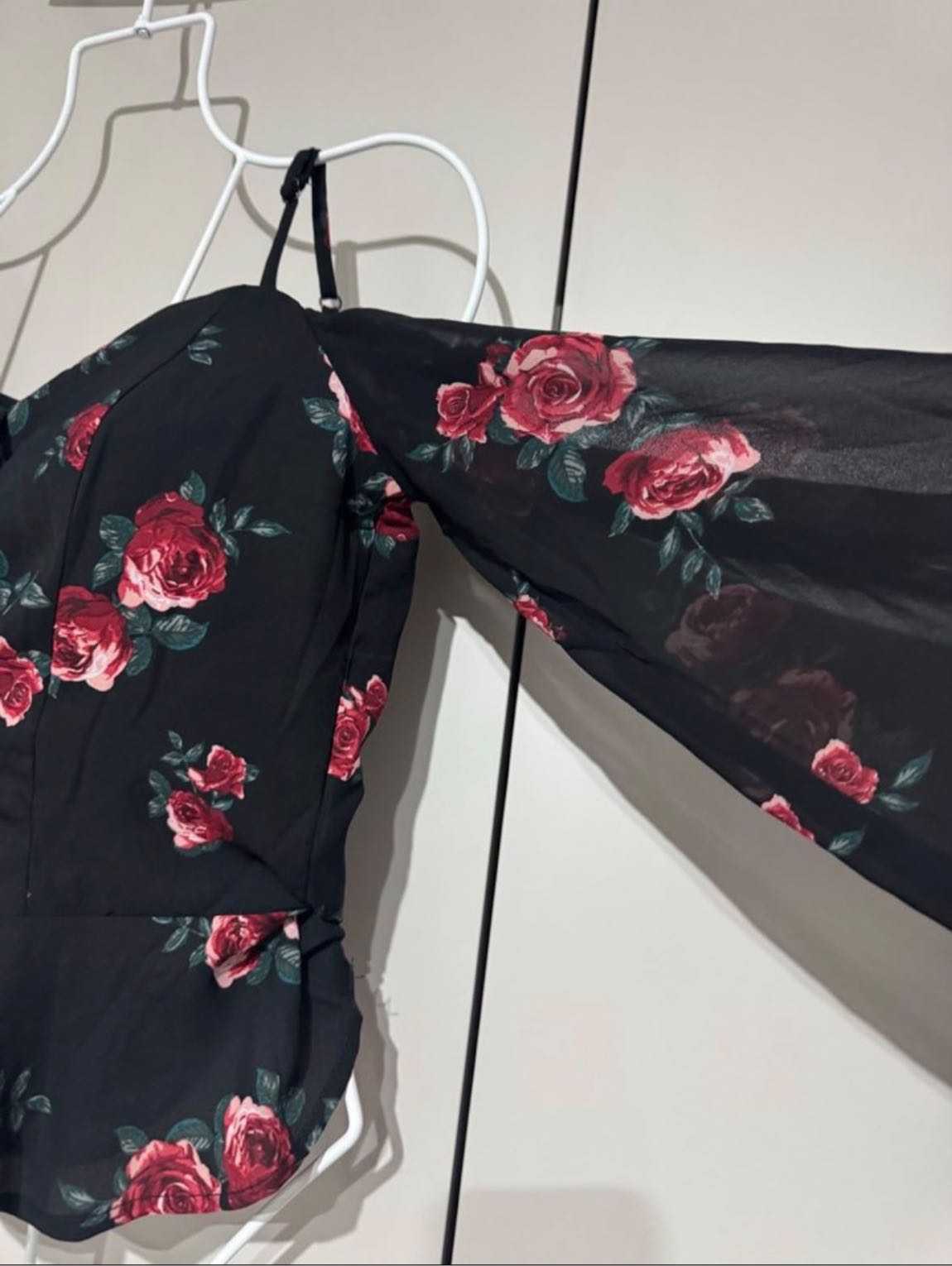 H&M Romantik Çiçekli Siyah Crop Bluz — görsel 5/12