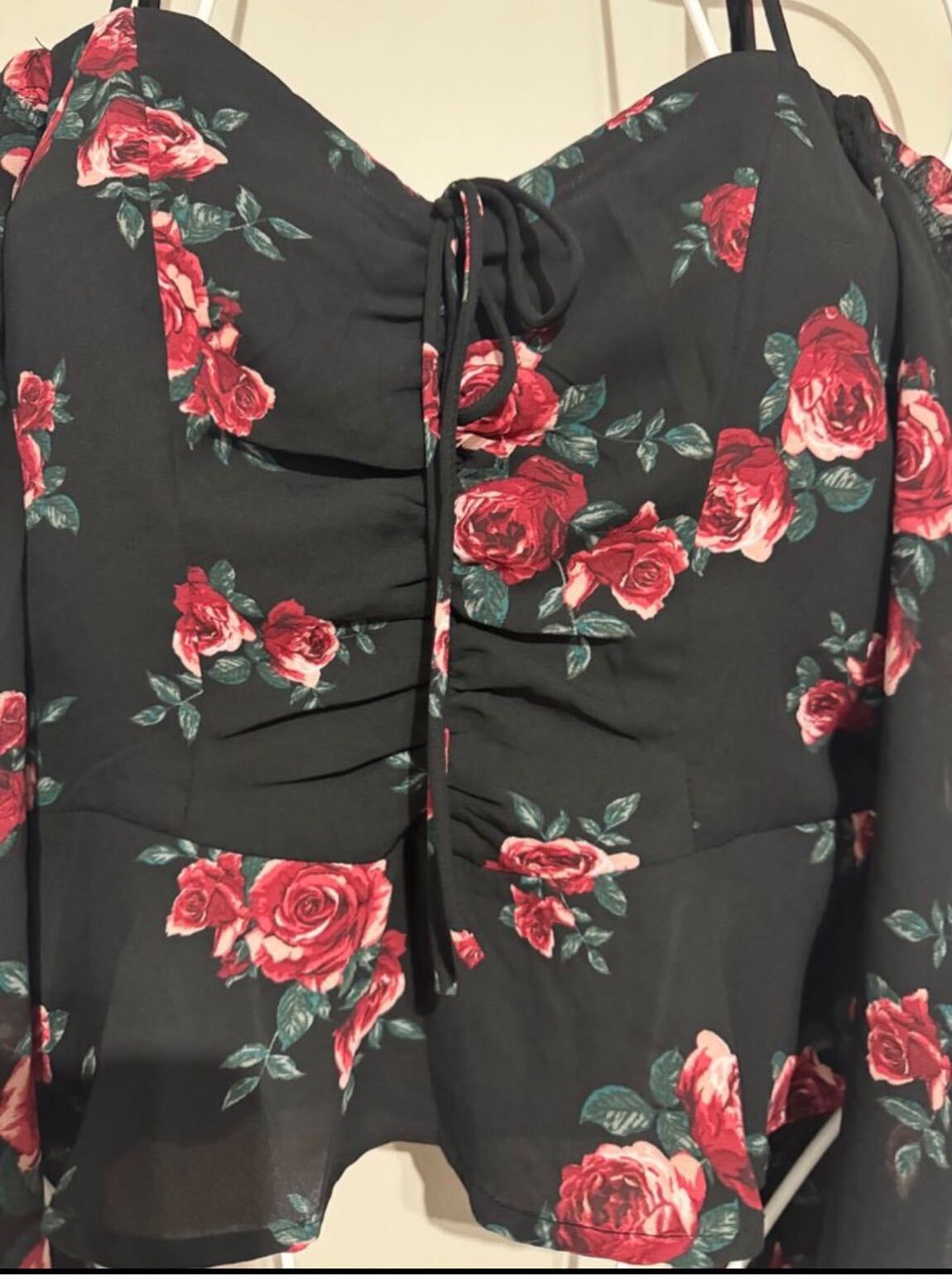 H&M Romantik Çiçekli Siyah Crop Bluz — görsel 8/12