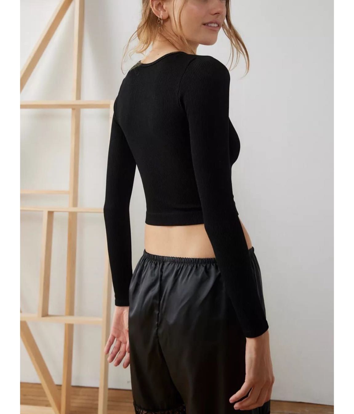 Urban Outfitters Crop Bluz — görsel 2/2
