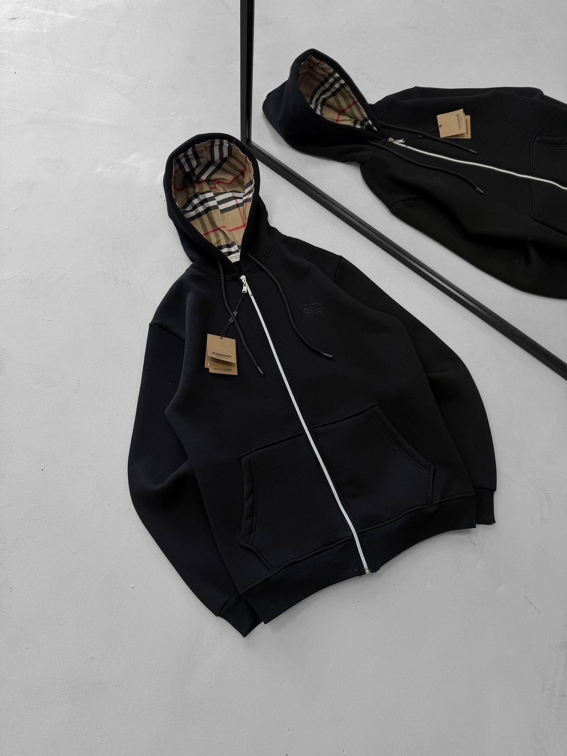 BURBERRY HIRKA KAPÜŞONLU — görsel 2/3