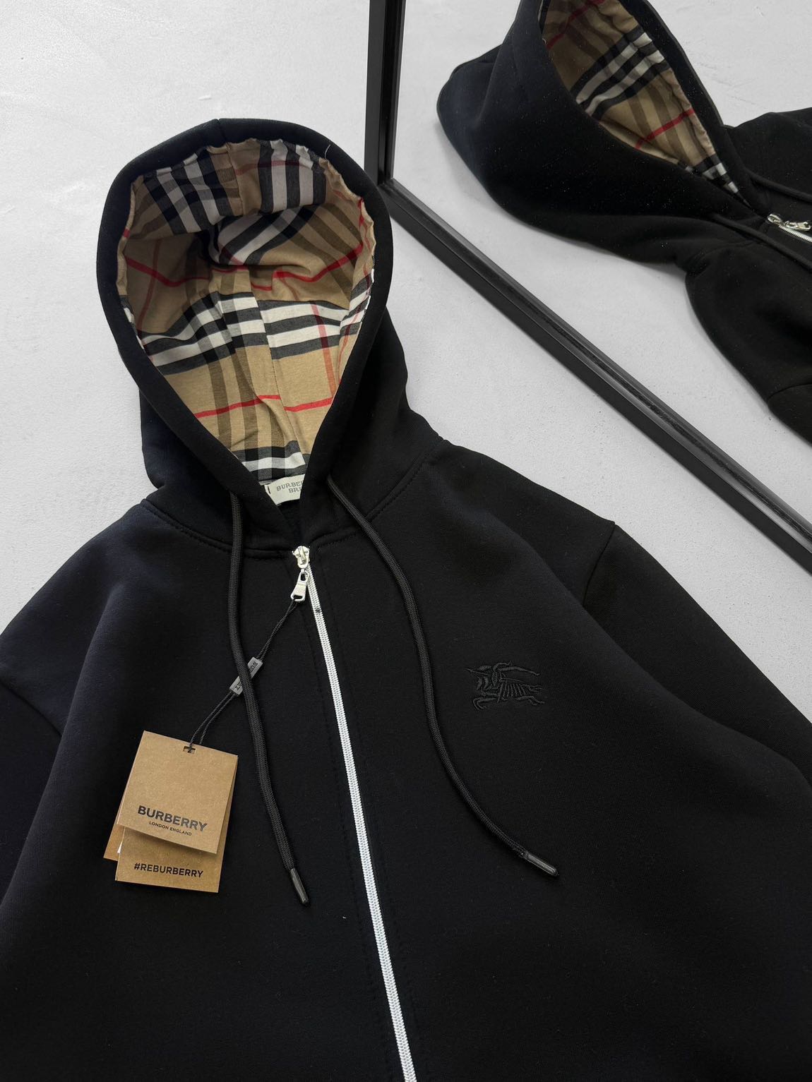 BURBERRY HIRKA KAPÜŞONLU — görsel 3/3