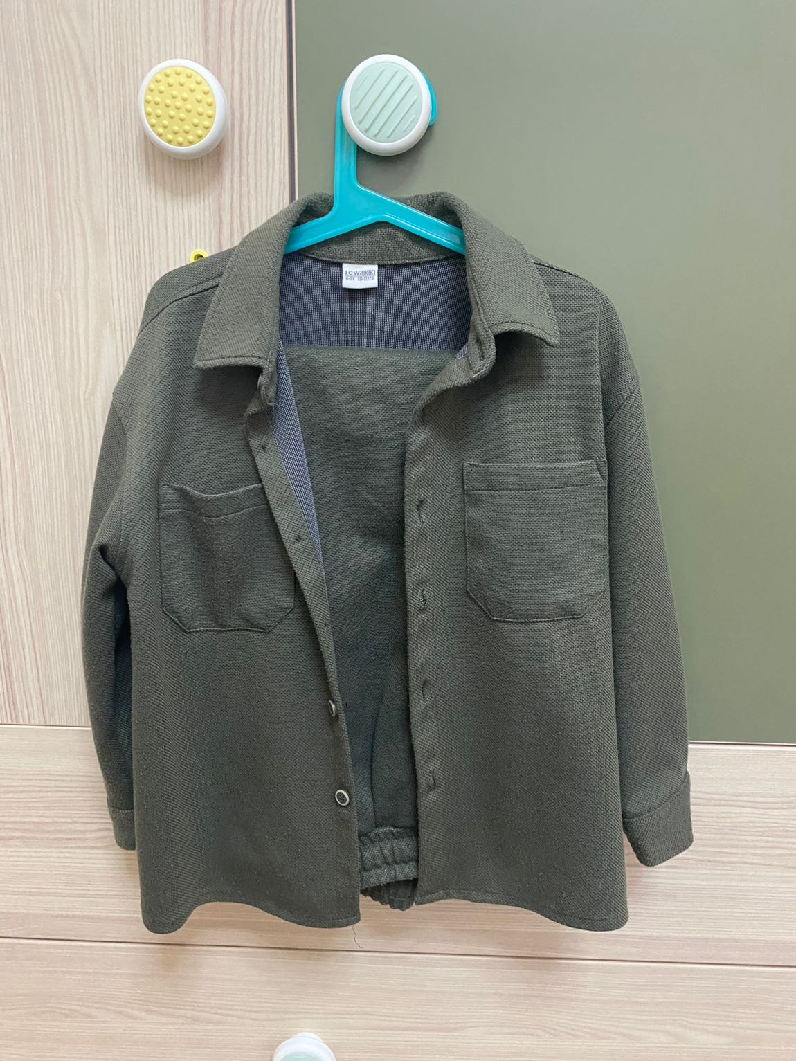 LC Waikiki Haki Gömlek Pantolon Takım — görsel 3/9