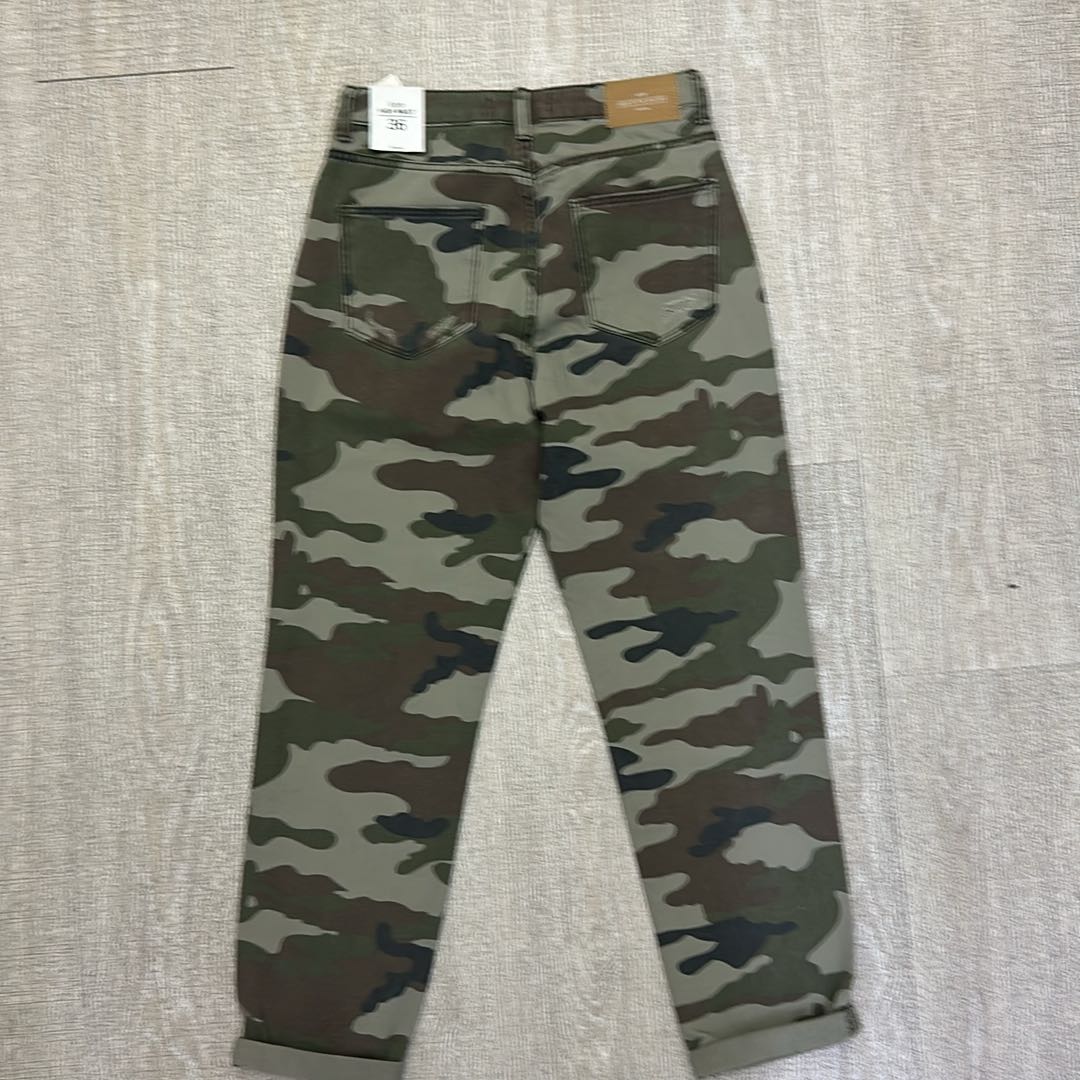 Kamuflaj Desenli Yırtık Jeans — görsel 3/3