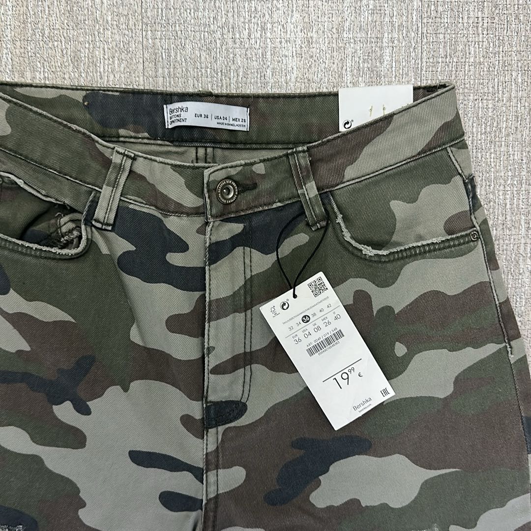 Kamuflaj Desenli Yırtık Jeans — görsel 2/3