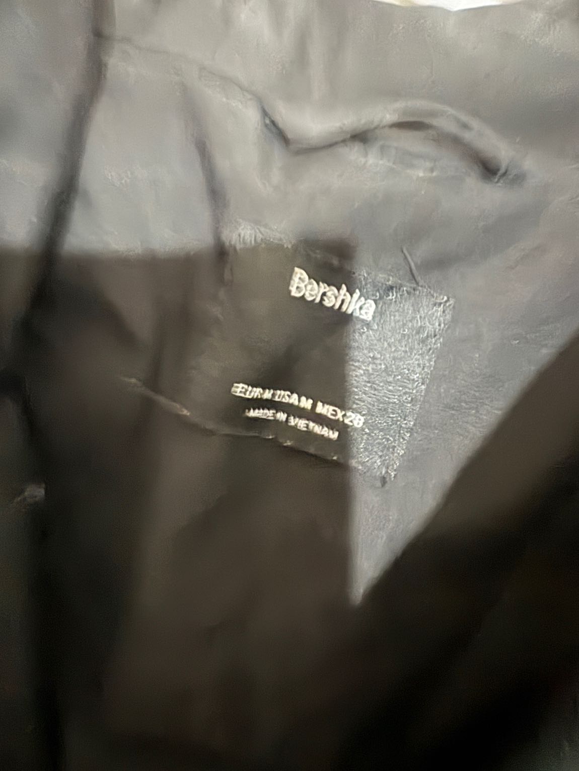 Bershka Siyah Kapüşonlu Mont — görsel 2/3