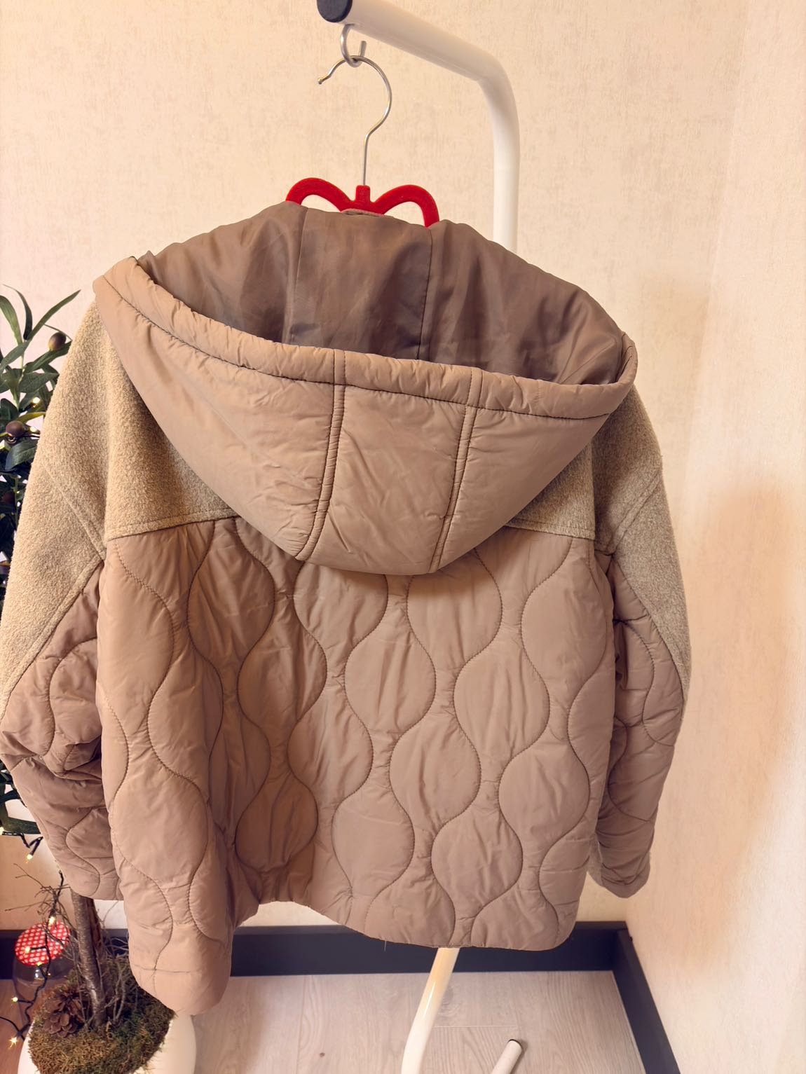 LCW Kapüşonlu Mont — görsel 2/12