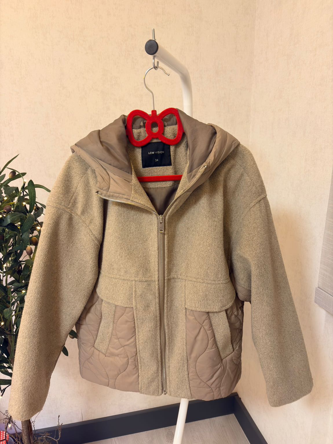 LCW Kapüşonlu Mont — görsel 8/12
