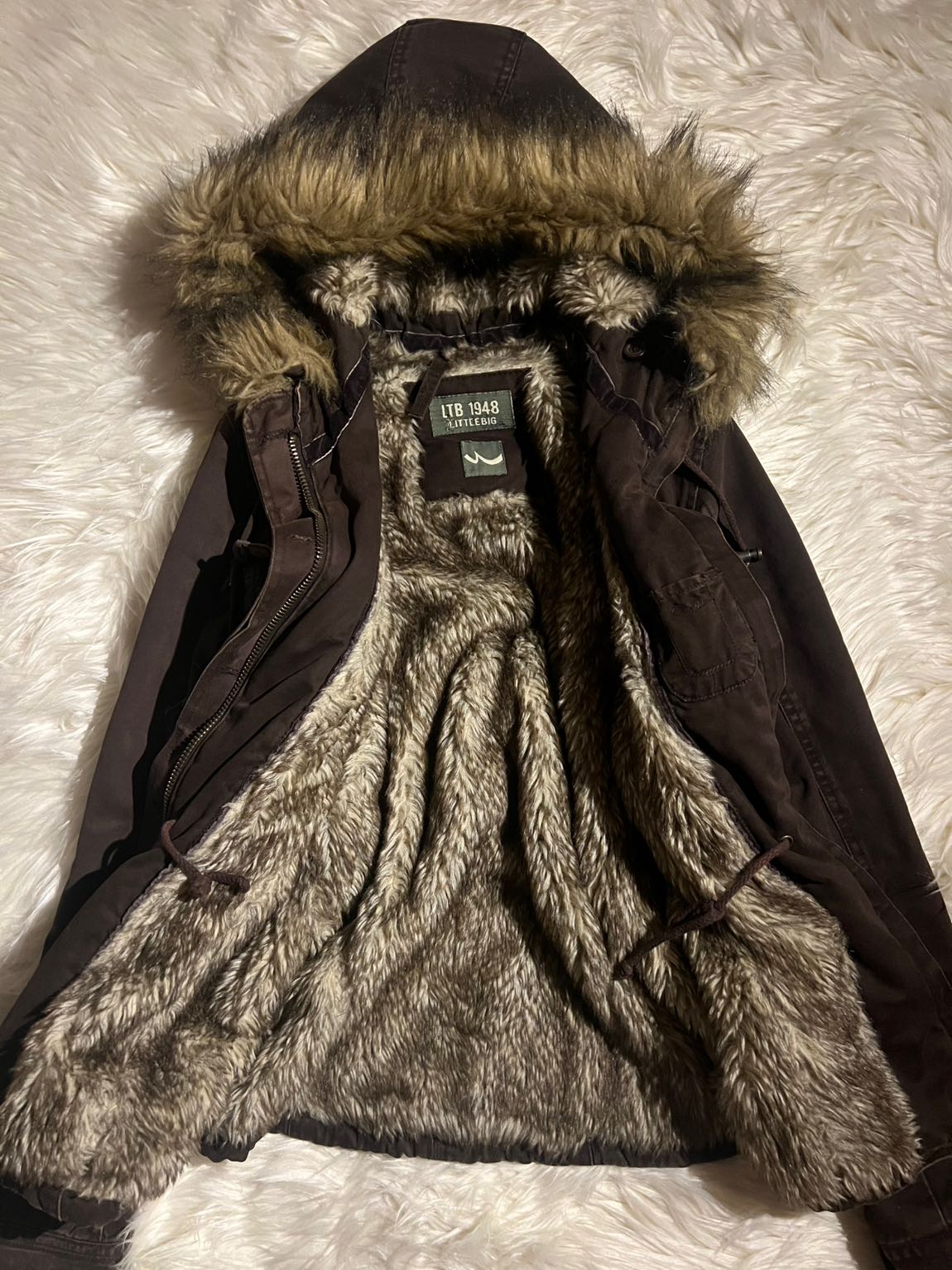 Bella Swan Fur Fitted Mont — görsel 4/6