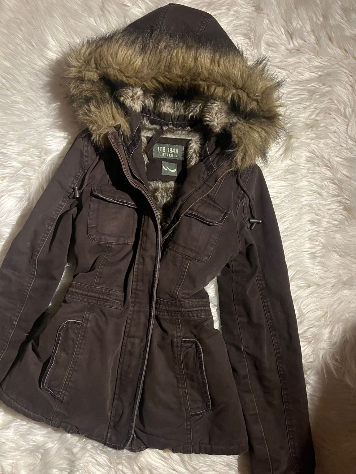 Bella Swan Fur Fitted Mont — görsel 3/6