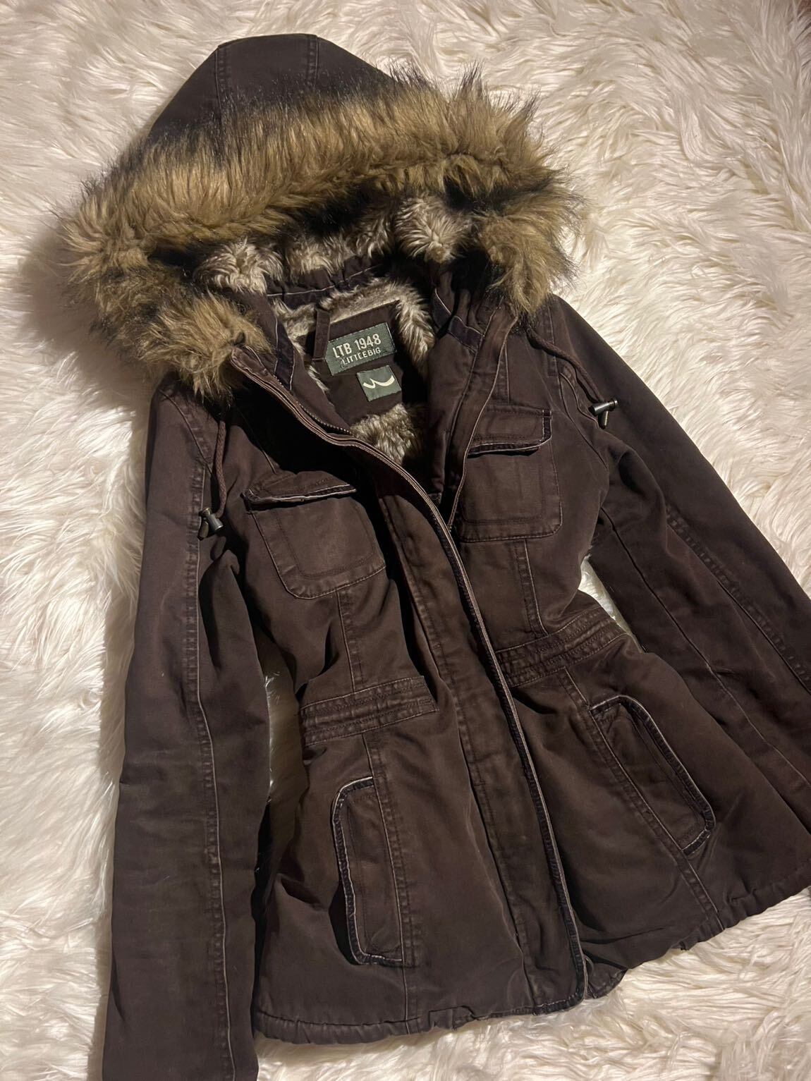 Bella Swan Fur Fitted Mont — görsel 2/6