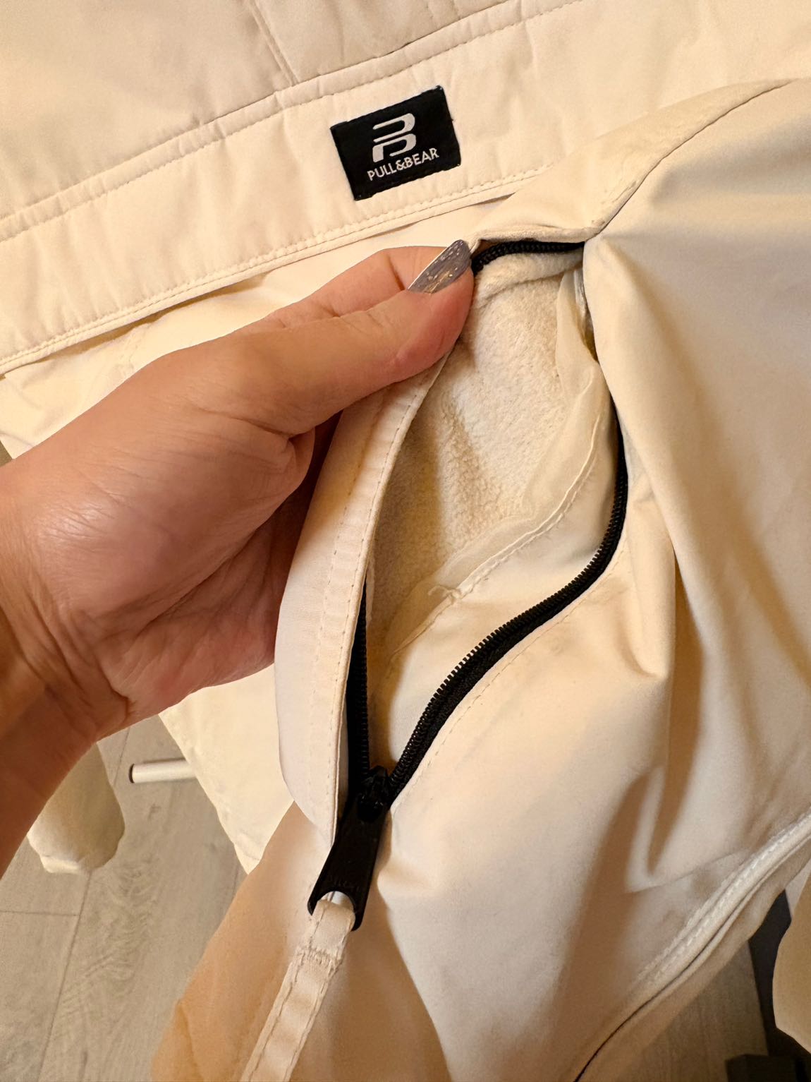Pull&Bear Krem Kapüşonlu Mont — görsel 3/8
