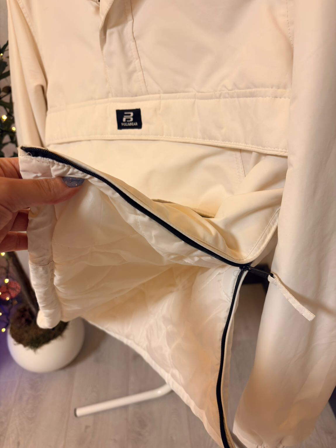 Pull&Bear Krem Kapüşonlu Mont — görsel 4/8