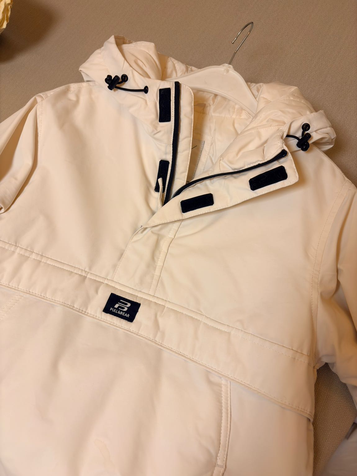 Pull&Bear Krem Kapüşonlu Mont — görsel 8/8