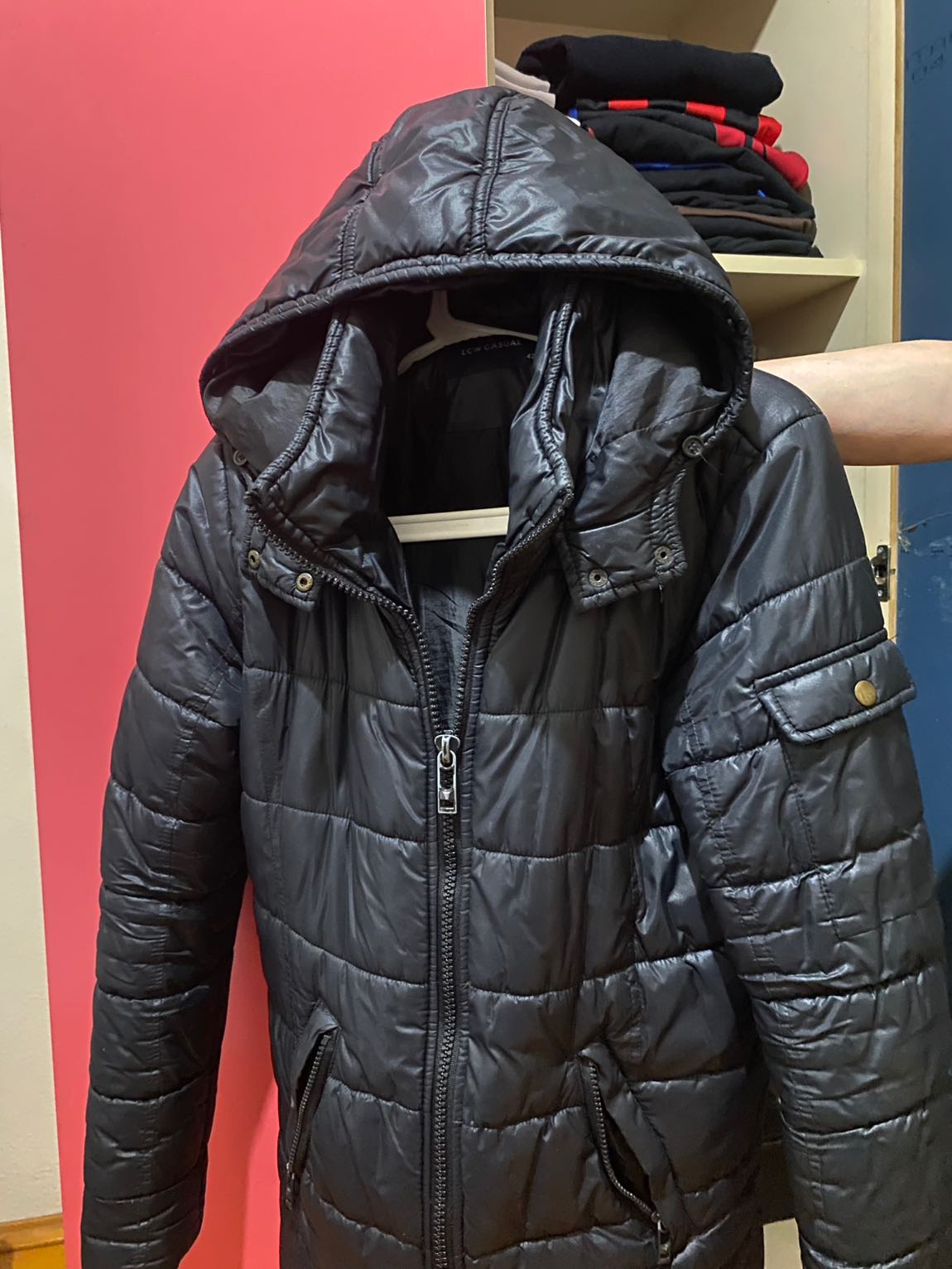 Siyah Kapüşonlu Mont — görsel 3/3