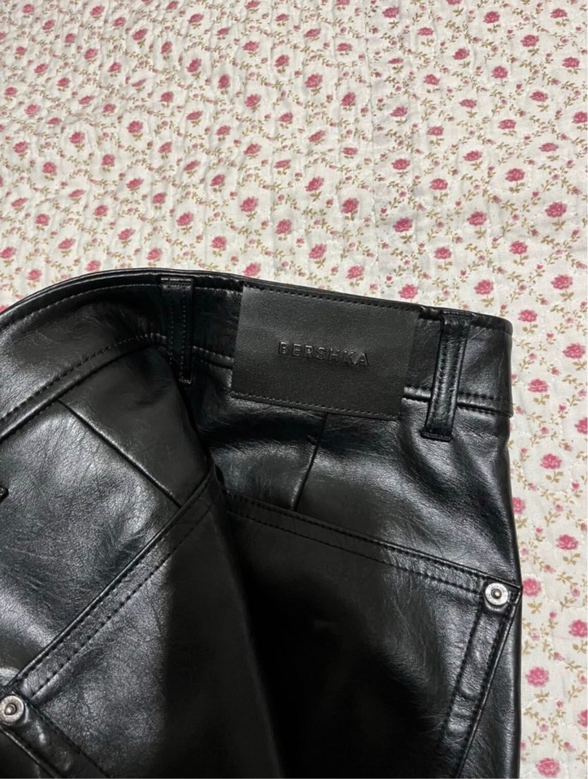 Bershka Siyah Suni Deri Pantolon — görsel 3/5