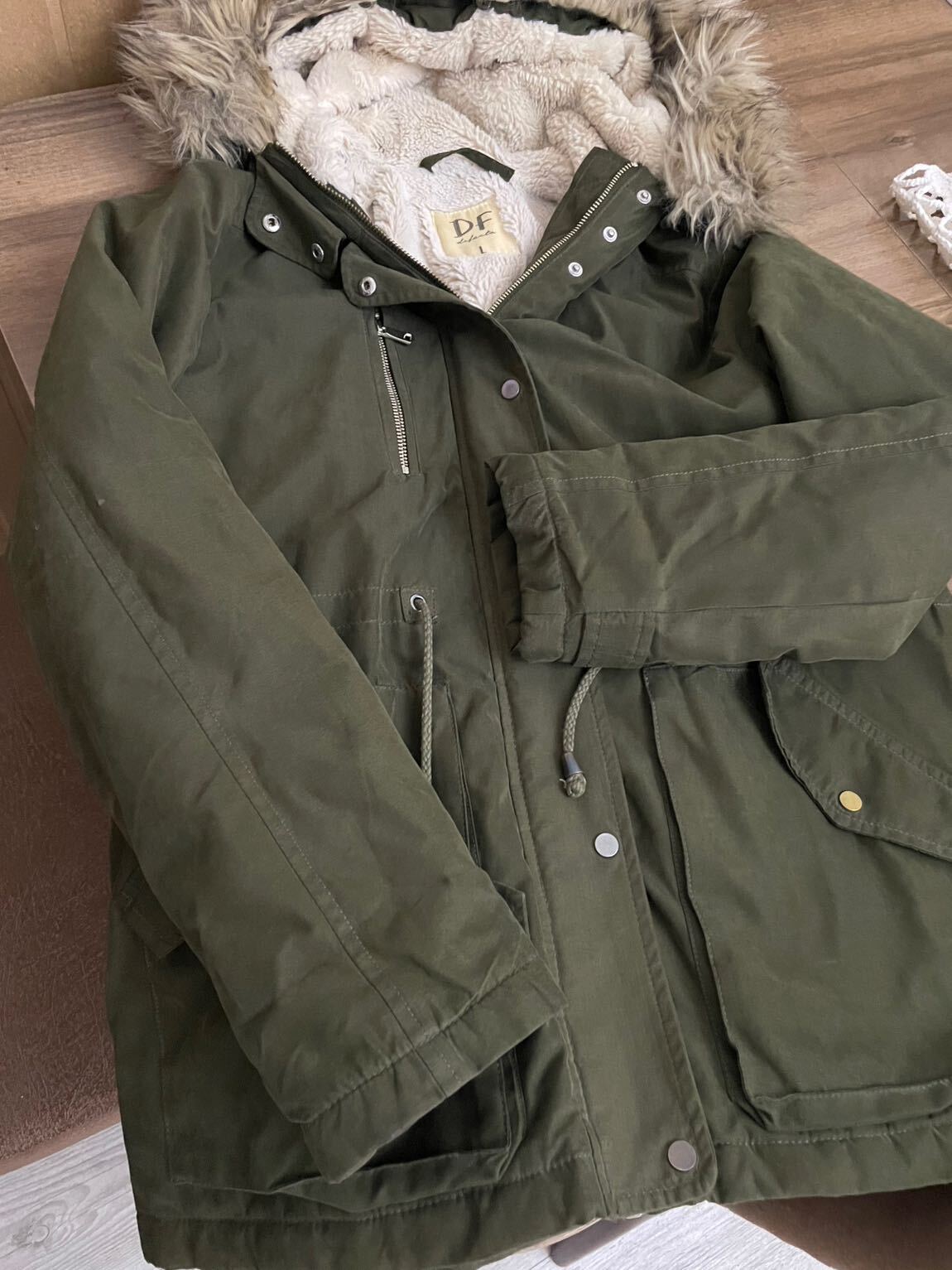 Haki Kapüşonlu Parka — görsel 3/4