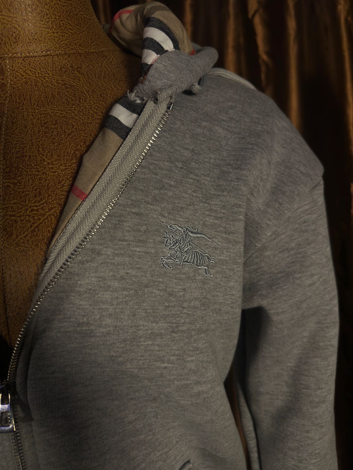 Burberry Hırka — görsel 2/4