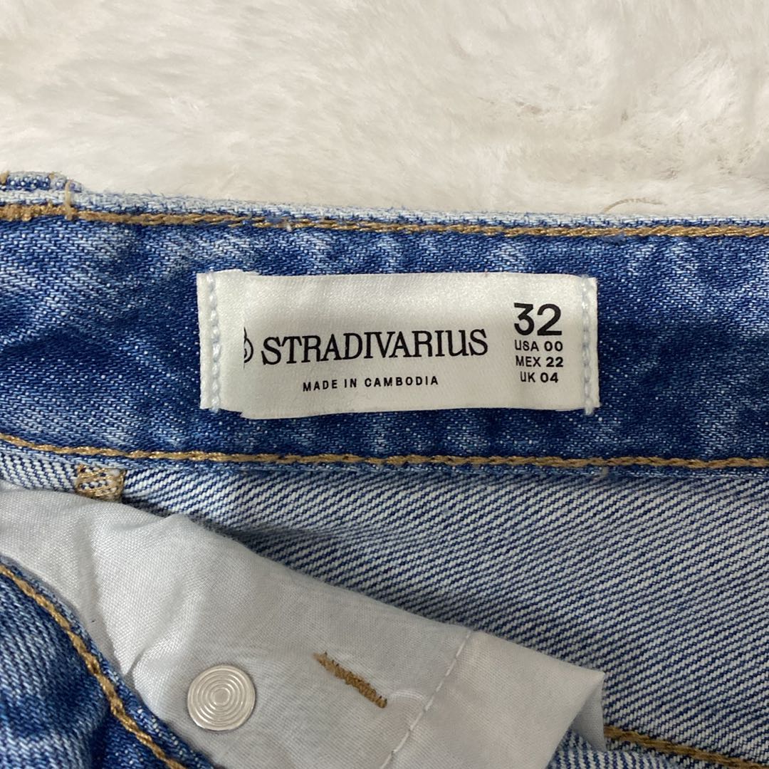 Stradivarius D75 distressed denim şort — görsel 2/6