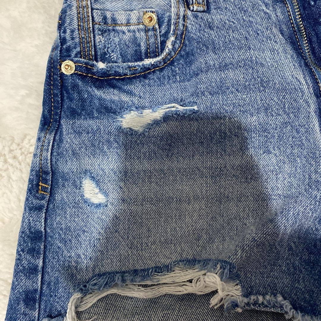 Stradivarius D75 distressed denim şort — görsel 4/6