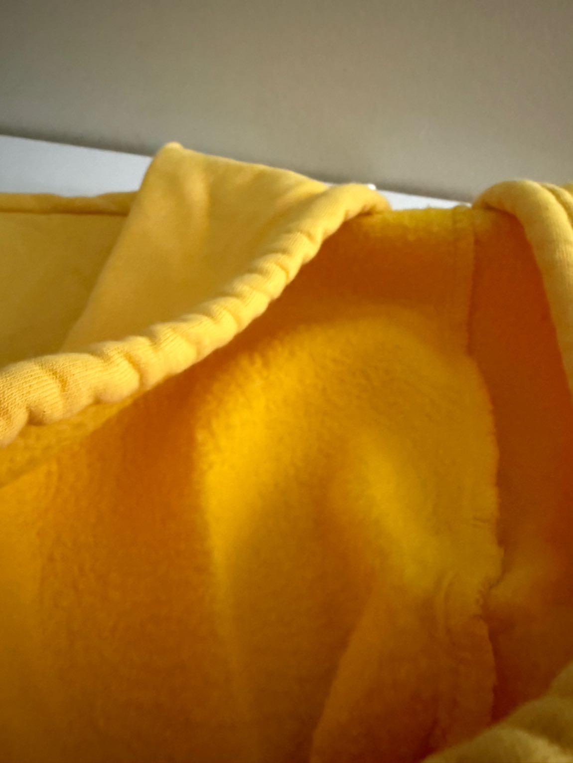 Hardal Sarı Kanguru Cepli Sweatshirt — görsel 4/4